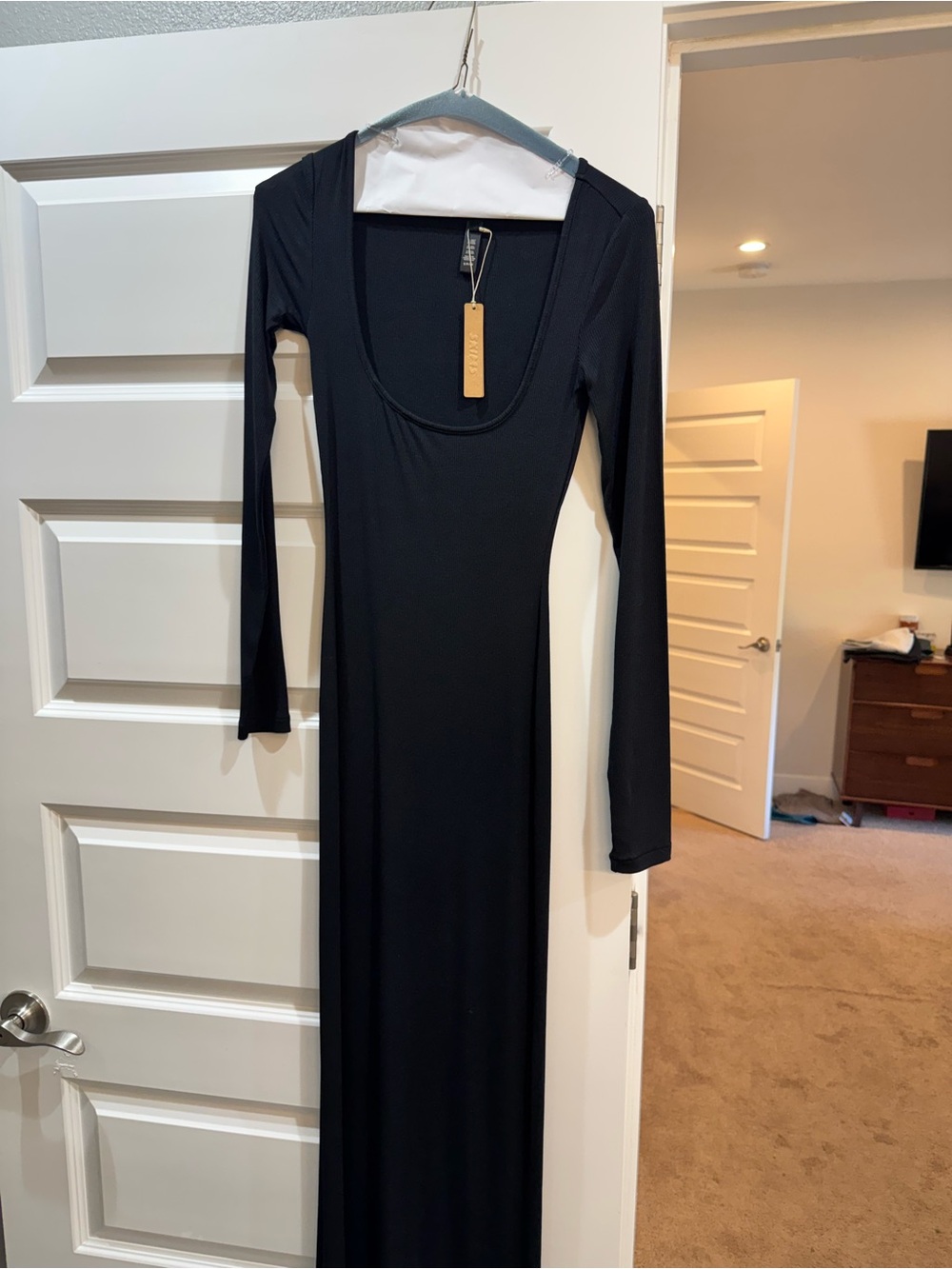 SKIMS Black Long-Sleeve Scoop Maxi Dress - Picture 2 of 3